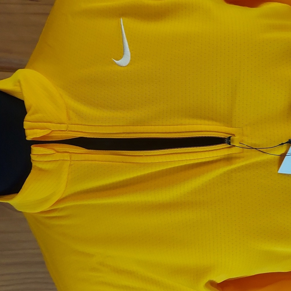 Nike - Picture 2 of 9